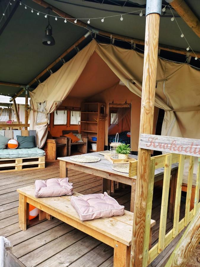 Vakantiepark De Bergen Wanroij - Safaritent Bagian luar foto
