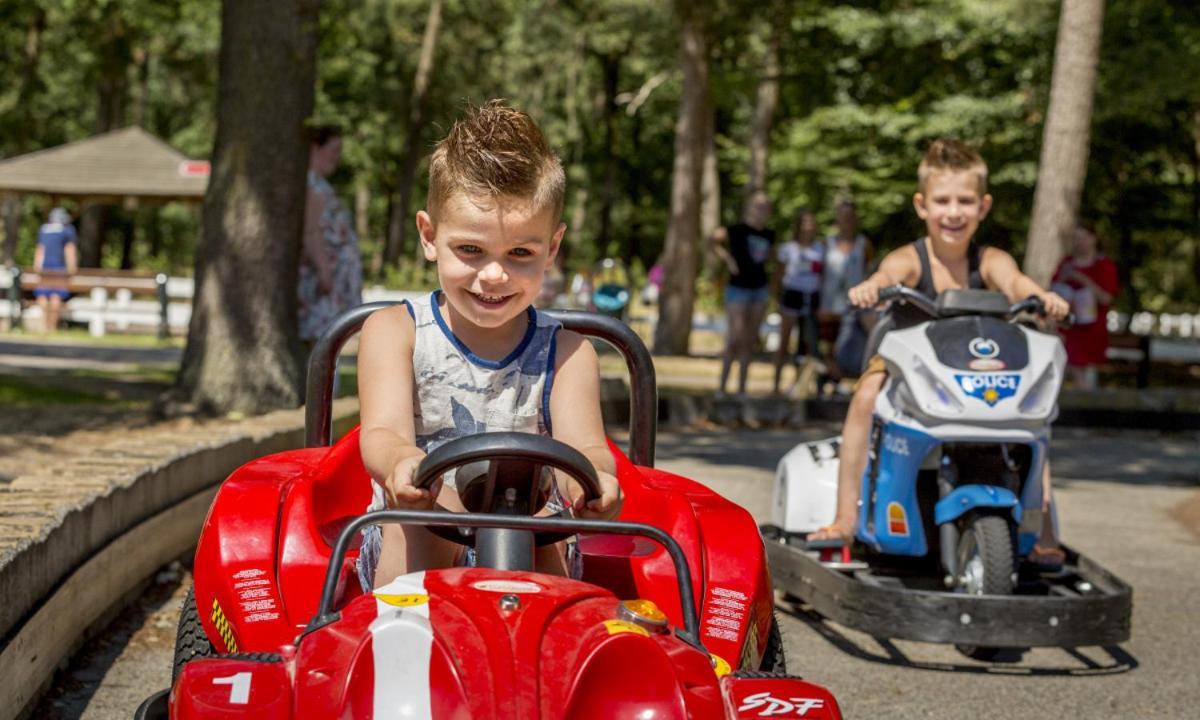 Vakantiepark De Bergen Wanroij - Safaritent Bagian luar foto